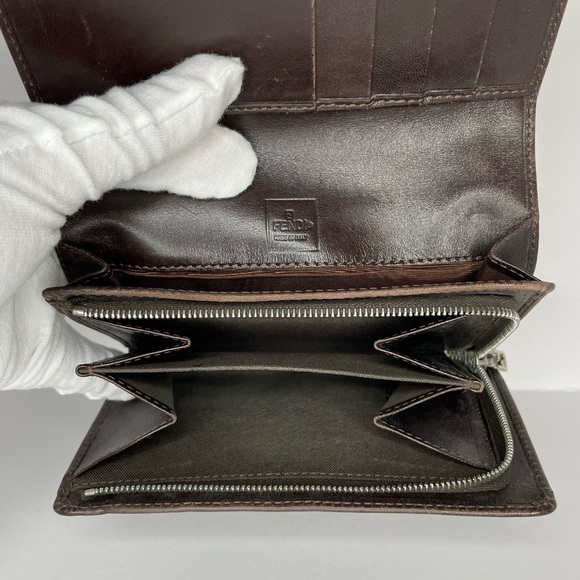 SOLD Vintage Fendi Wallet - Picture 8 of 13